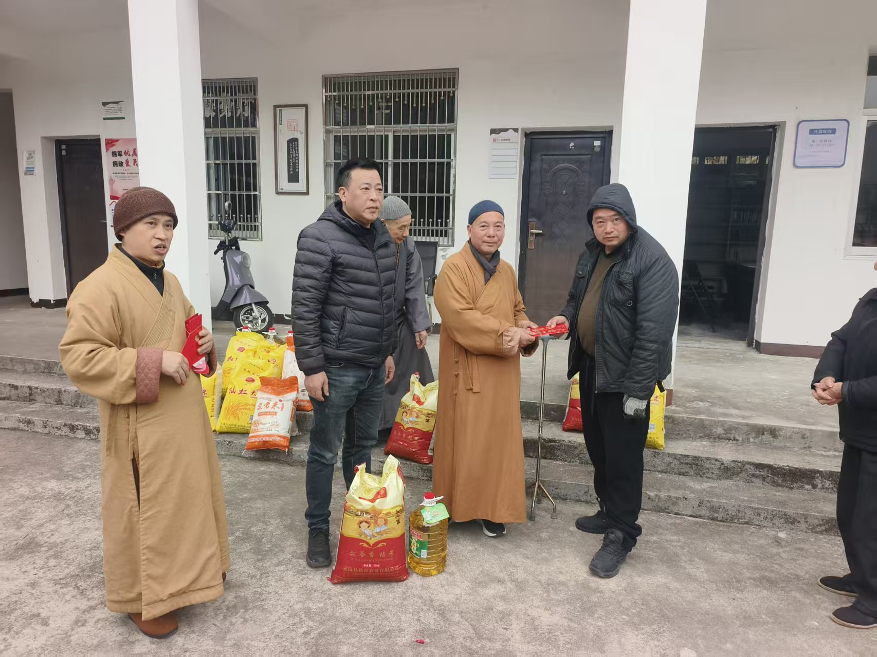 “新春送暖·福泽万家”能仁爱心群开展(图2) “新春送暖·福泽万家”能仁爱心群开展(图2)